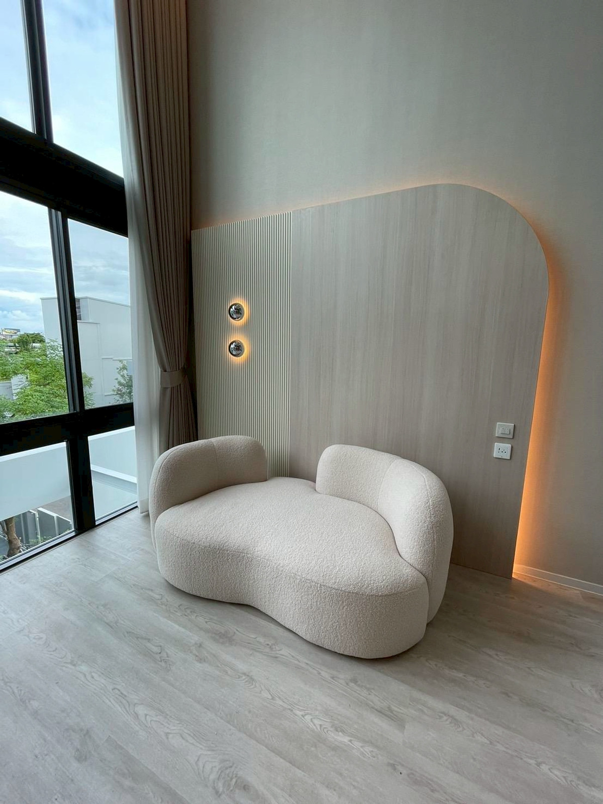 For RentHousePattanakan, Srinakarin : For rent Vive2 Krungthep Kreetha (behind Wellington School)