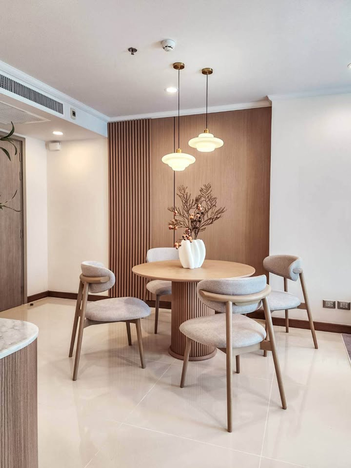 ให้เช่าคอนโดสุขุมวิท อโศก ทองหล่อ : ✨ GT15775 | คอนโด Supalai Oriental Sukhumvit 39 เดินทางสะดวก ใกล้รถไฟฟ้าบีทีเอส มีรถรับส่ง เฟอร์นิเจอร์ครบ พร้อมอยู่