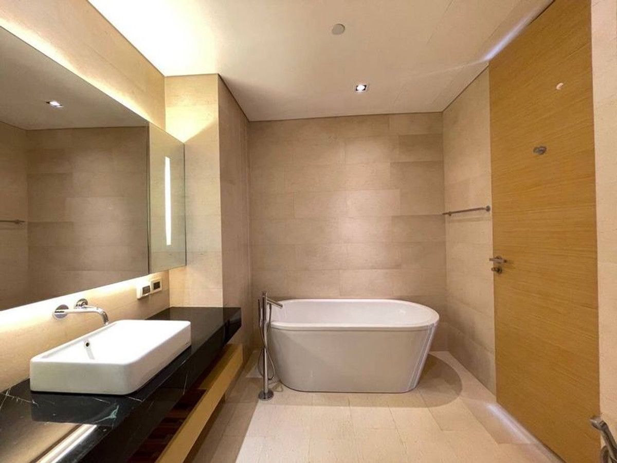 ให้เช่าคอนโดสีลม ศาลาแดง บางรัก : 2 ห้องนอน ที่ Saladaeng Residences, Contact 062-496-6454