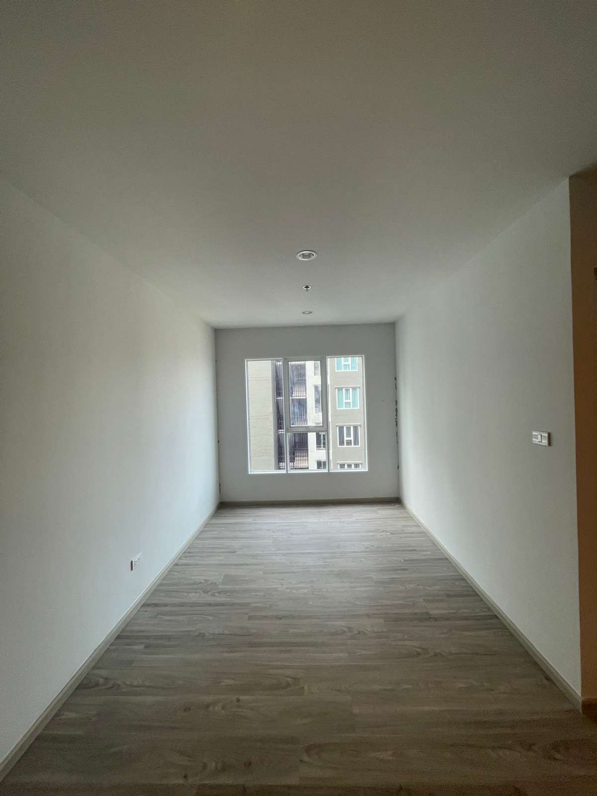 ขายดาวน์คอนโดบางนา แบริ่ง ลาซาล : ขายดาวน์ 165,000 ชั้น 28 เท่าทุน