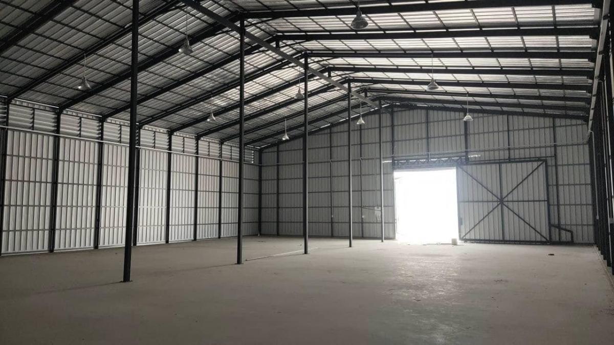For RentFactorySriracha Laem Chabang Ban Bueng : Prefabricated warehouse for rent, 390 sq m., Bang Lamung District, Chonburi Province, near Sukhumvit Road.
