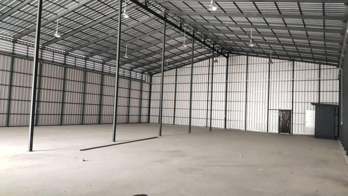 For RentFactorySriracha Laem Chabang Ban Bueng : For rent, prefabricated warehouse, 435 sq m., Bang Lamung, Chonburi Province, next to Sukhumvit Road.
