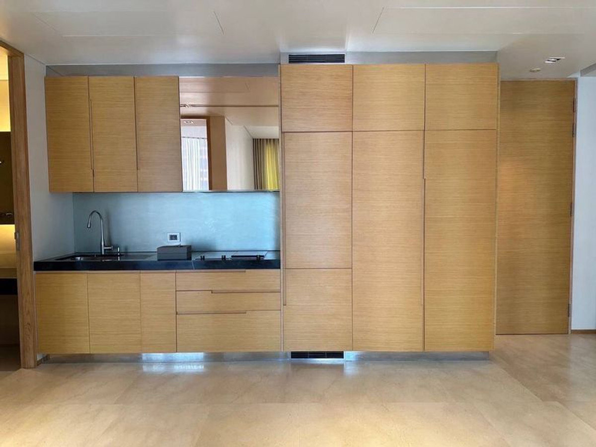 ให้เช่าคอนโดสีลม ศาลาแดง บางรัก : 2 ห้องนอน ที่ Saladaeng Residences, Contact 062-496-6454