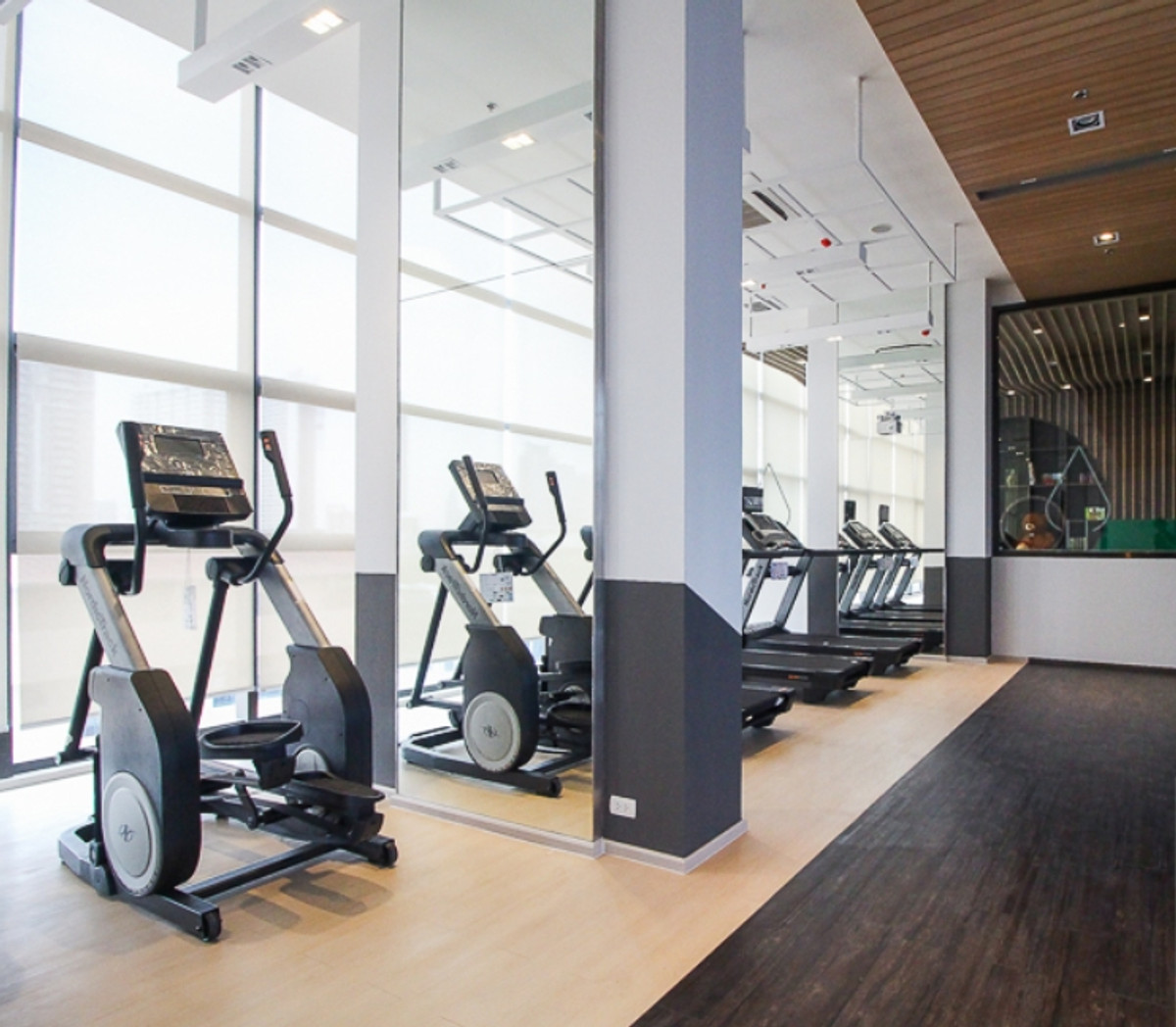 For SaleCondoRama9, Petchburi, RCA : ✨ For Sale: Chewathai Residence Asoke Condo ✨ 💰 Only 4,400,000 THB