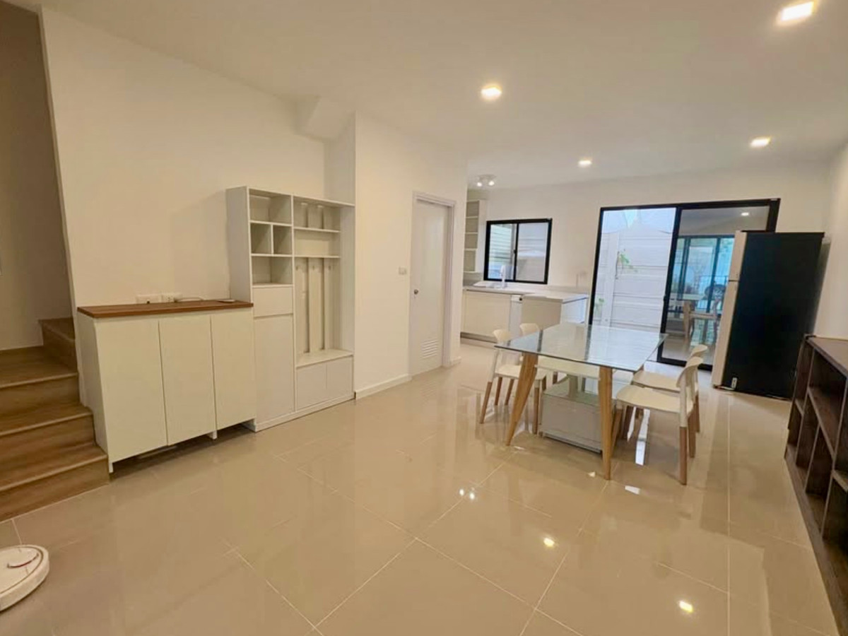 ให้เช่าทาวน์โฮมพัฒนาการ ศรีนครินทร์ : ให้เช่า | Townhome 3 ชั้น วิวสนามกอล์ฟ โครงการ Patio Srinakarin–Rama 9 (กรุงเทพกรีฑา) บ้านใหม่ ไม่เคยปล่อยเช่า ตกแต่งสไตล์มินิมอล