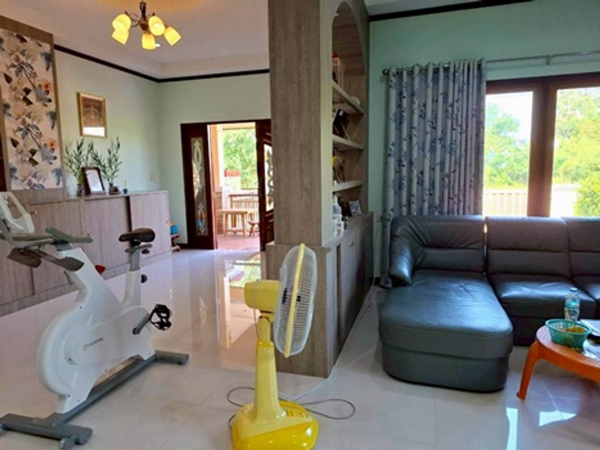 For SaleCha-am Phetchaburi : Land for sale with buildings, apartment + detached house, total area 1 rai 39 square wah, Ban Lat District, Phetchaburi Province, price 19,000,000 baht.