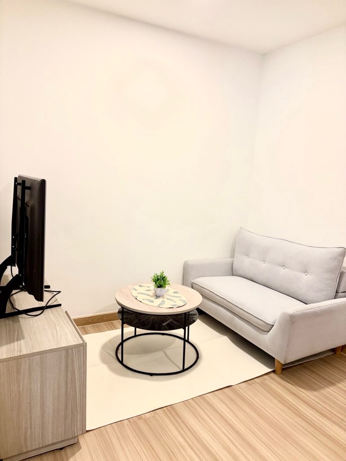 ขายคอนโดพระราม 8 สามเสน ราชวัตร : 🌉 ขายด่วน! คอนโดวิวโค้งน้ำเจ้าพระยา สะพานพระราม 8 🌉
Chateau In Town Rama 8
💥 ราคาเพียง 2.25 ล้านบาท (รวมค่าโอน) 💥

ตื่นเช้ามาพร้อมวิวแม่น้ำเจ้าพระยา
เย็น ๆ นั่งมองแสงไฟสะพานพระราม 8 จากห้องคุณ
ทำเลนี้…หายาก และราคานี้…ไม่ควรพลาด!
