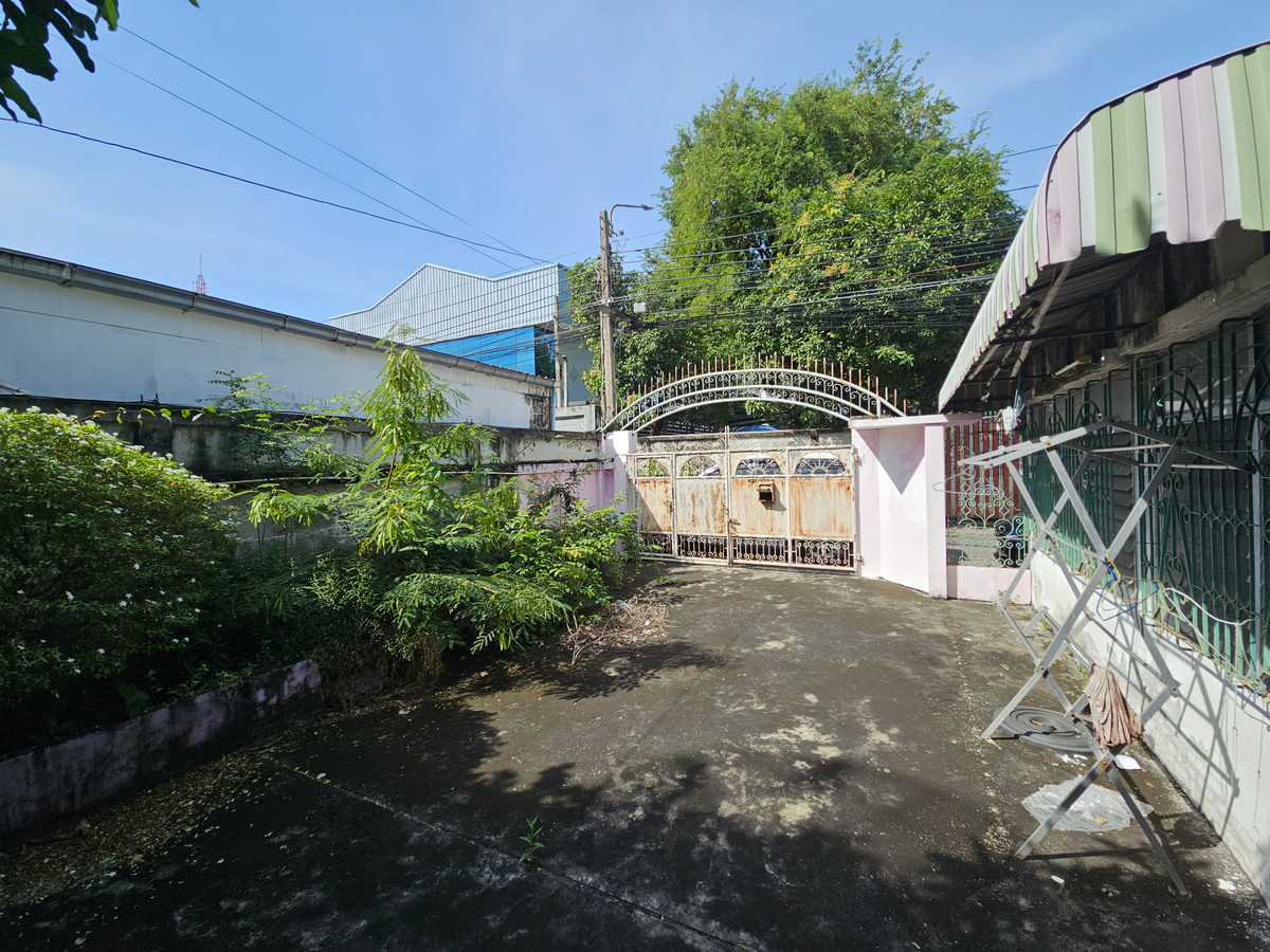 ขายที่ดินลาดพร้าว101 แฮปปี้แลนด์ : ขายด่วน ที่ดินทำเลทองพร้อมสิ่งปลูกสร้าง (89 ตร.ว.) ซอยลาดพร้าว 93 เพียง 1 กม. ถึงรถไฟฟ้า มหาดไทย