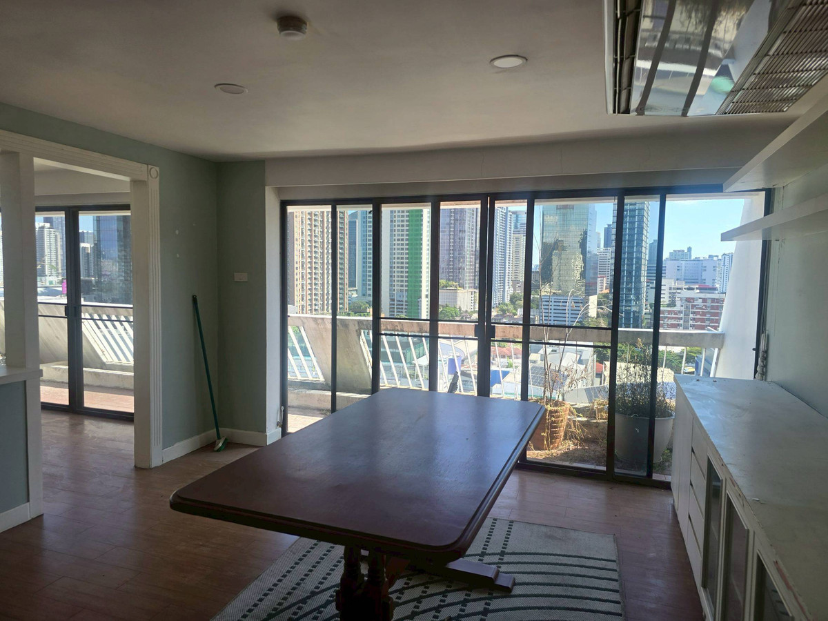 ขายคอนโดสุขุมวิท อโศก ทองหล่อ : LTH14086– ห้องเปล่า ราคาดี รีโนเวทง่าย กำไรพุ่ง - Condominium 180 Sq.M (Under market price) 2 Beds for Sale close to International School in Sukhumvit 15 | คอนโดมิเนียม 2 ห้องนอน ขาย สุขุมวิท 15 ใกล้โรงเรียนนานาชาติ