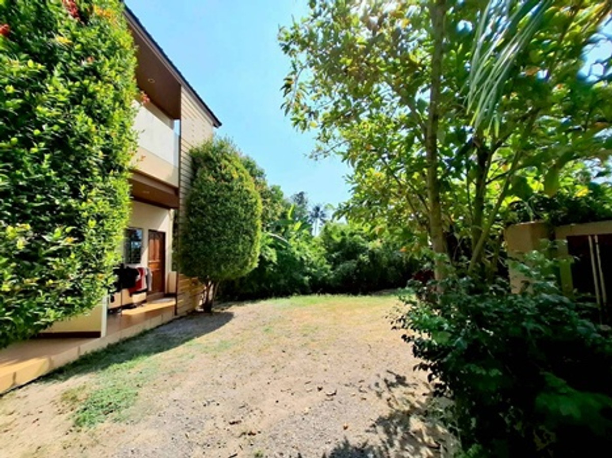 For SaleCha-am Phetchaburi : Land for sale with buildings, apartment + detached house, total area 1 rai 39 square wah, Ban Lat District, Phetchaburi Province, price 19,000,000 baht.