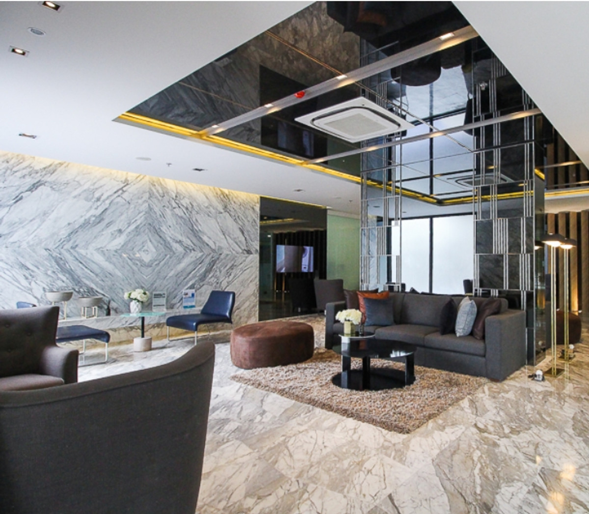 For SaleCondoRama9, Petchburi, RCA : ✨ For Sale: Chewathai Residence Asoke Condo ✨ 💰 Only 4,400,000 THB