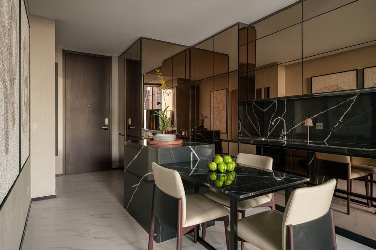 For RentCondoSukhumvit, Asoke, Thonglor : Condo The ESSE Sukhumvit 36, convenient travel, near BTS, there is a shuttle, beautiful room, fully furnished, ready to move in!