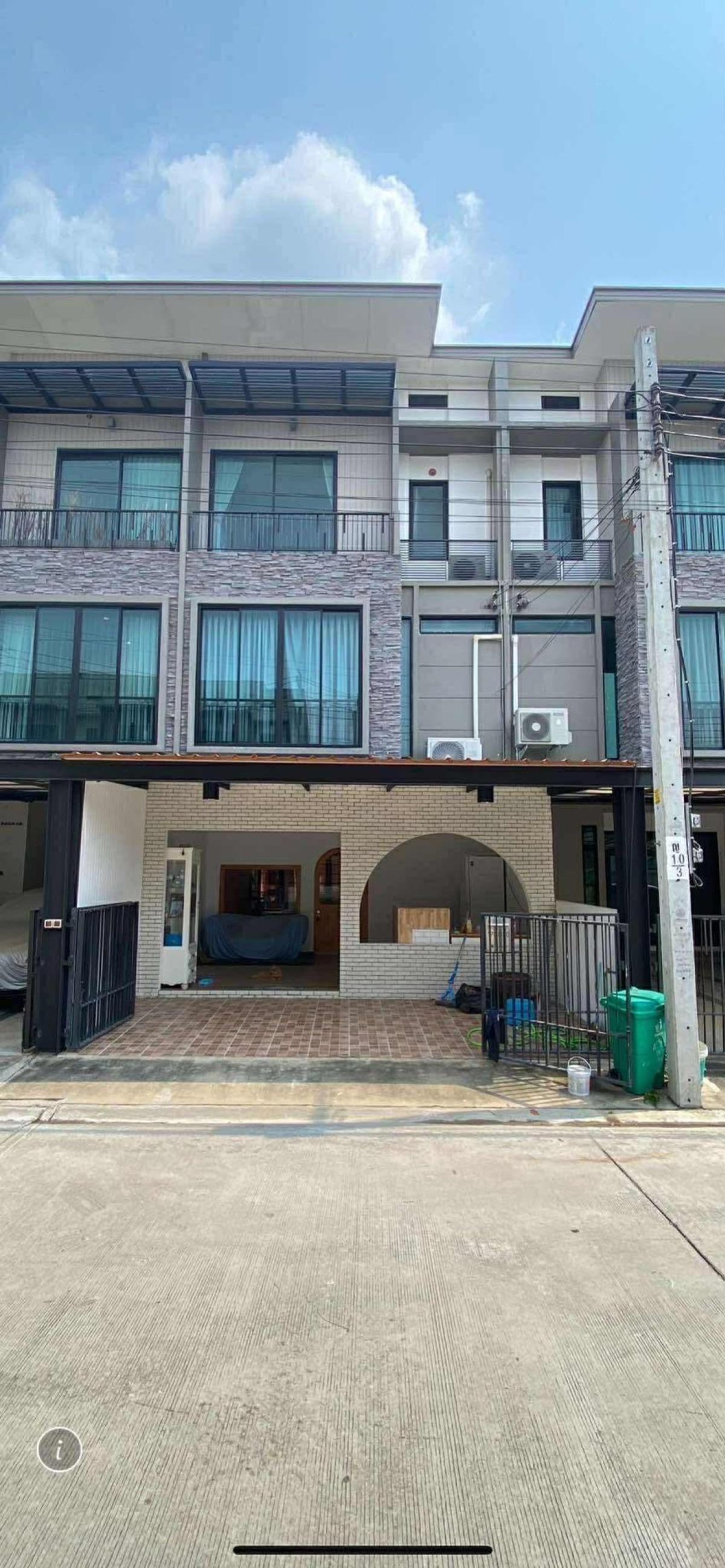 For SaleTownhomeRama5, Ratchapruek, Bangkruai : For Sale Townhouse/Townhome  , Baan Pieamsuk Pinklao-Kanjanapisek , wide frontage , newly renovated , Bang Khu Wiang , Bang Kruai , Nonthaburi , CX-142093