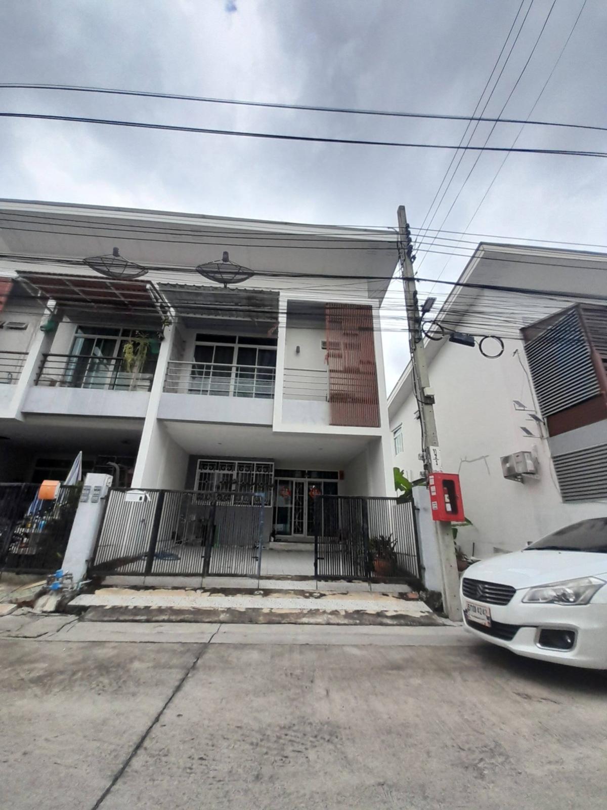 ขายทาวน์โฮมท่าพระ ตลาดพลู วุฒากาศ : ขายทาวน์เฮ้าส์/ทาวน์โฮม  เดอะ มิราเคิล สาทร - กัลปพฤกษ์ บางแค เขต บางแค กรุงเทพ CX-141880