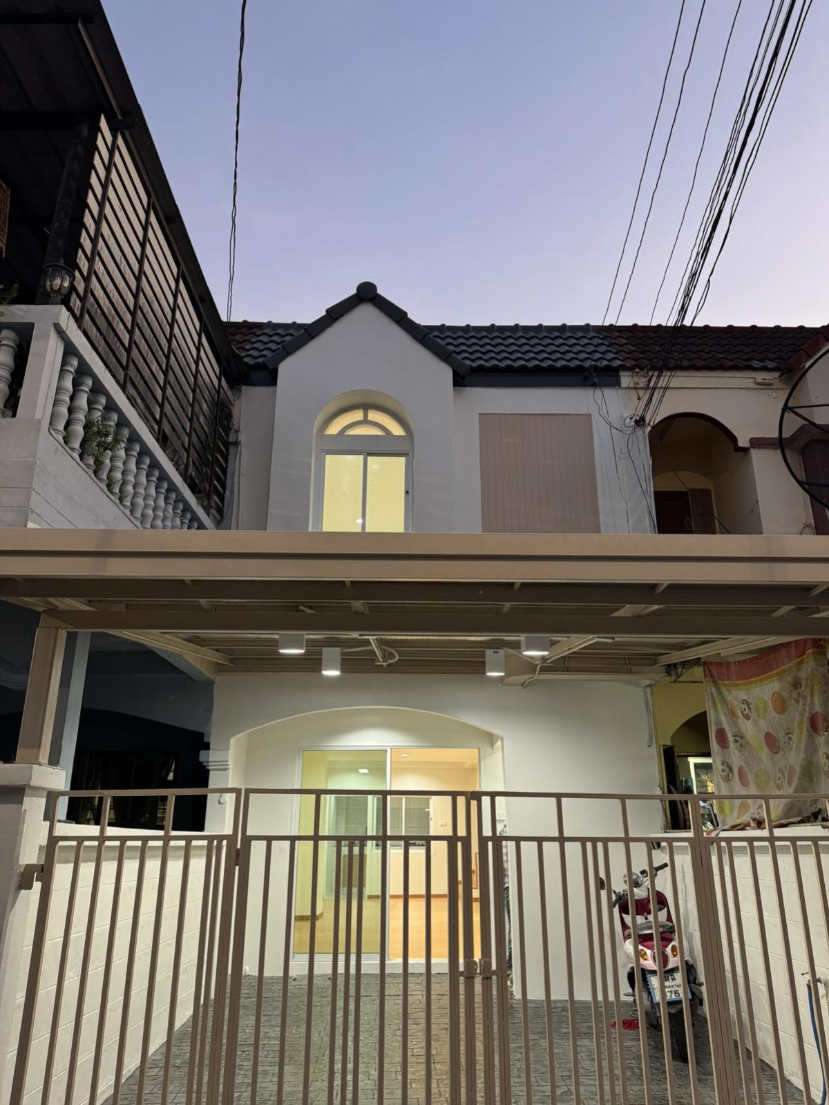 For SaleTownhomeChokchai 4, Ladprao 71, Ladprao 48, : For Sale Townhouse/Townhome  , Loet Ubon 4 Village , Lat Phrao , Lat Phrao , Bangkok , CX-141565