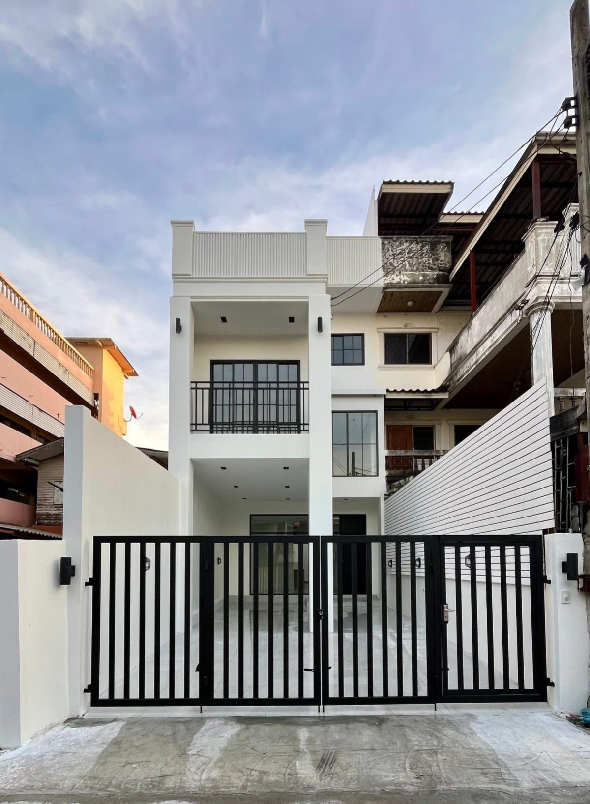 ขายทาวน์โฮมโชคชัย4 ลาดพร้าว71 : ขายทาวน์โฮม 4 ชั้น ซอยลาดพร้าว 57 ลาดพร้าว เขต ลาดพร้าว กรุงเทพ CX-141266