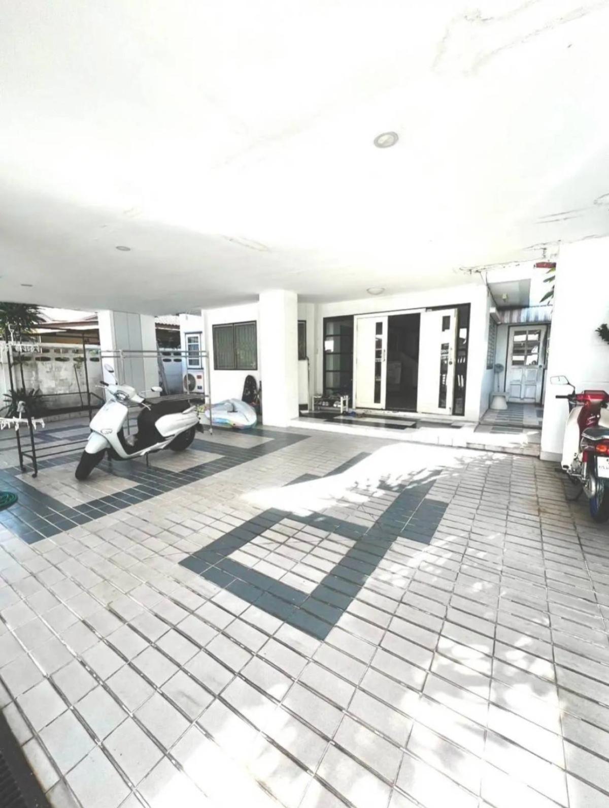 For SaleHouseKaset Nawamin,Ladplakao : For Sale Two-story detached house, Soi Lad Pla Khao 10 , Chorakhe Bua , Lat Phrao , Bangkok , CX-141421