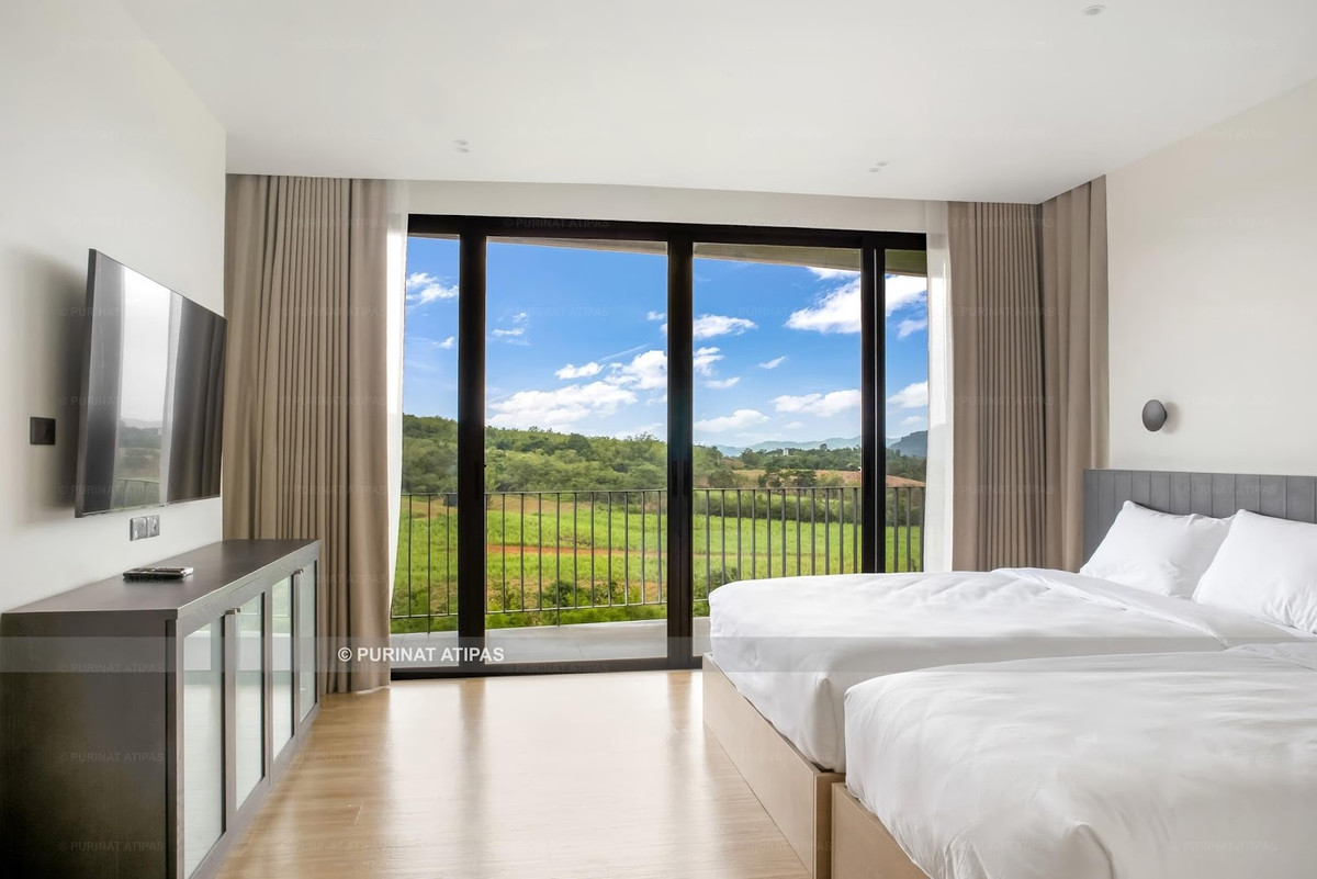 ขายบ้านปากช่อง เขาใหญ่ : ขายบ้านตากอากาศเขาใหญ่ บนเนินเขาสไตล์โมเดิร์น 4 ห้องนอน 5 ห้องน้ำ