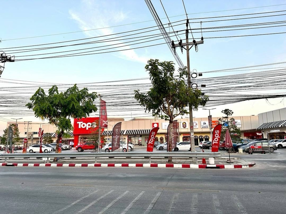 For RentShop HouseMin Buri, Romklao : Owner post, welcome agency, Commercial Building/Office for rent. Next to Rat Phatthana Road, Soi Misteen, opposite Tops supermaket and community mall.