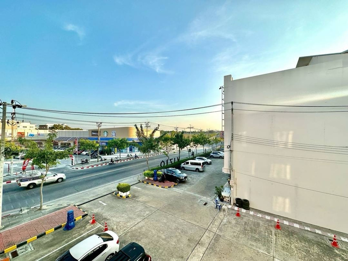 For RentShop HouseMin Buri, Romklao : Owner post, welcome agency, Commercial Building/Office for rent. Next to Rat Phatthana Road, Soi Misteen, opposite Tops supermaket and community mall.