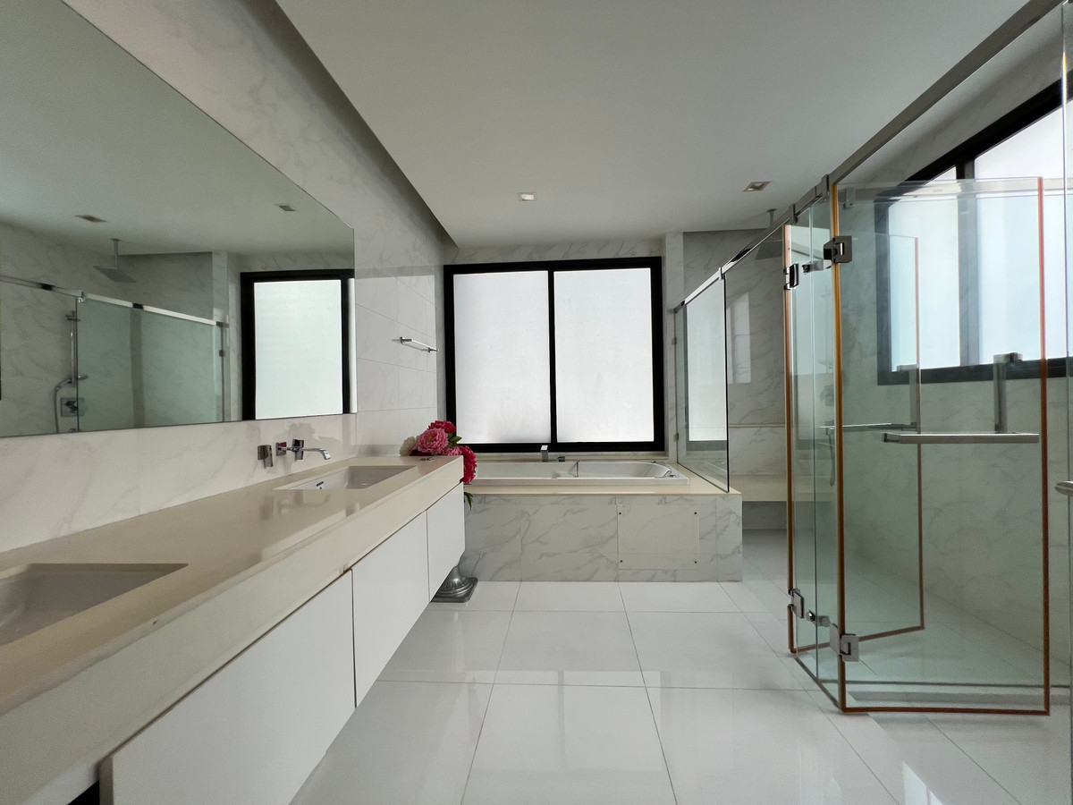 ให้เช่าบ้านรามคำแหง หัวหมาก : For Rent Soul Ekkamai-Ladprao บ้าน 3 ชั้น 3-4 ห้องนอน แปลงริม ใกล้ SISB school Pet Friendly