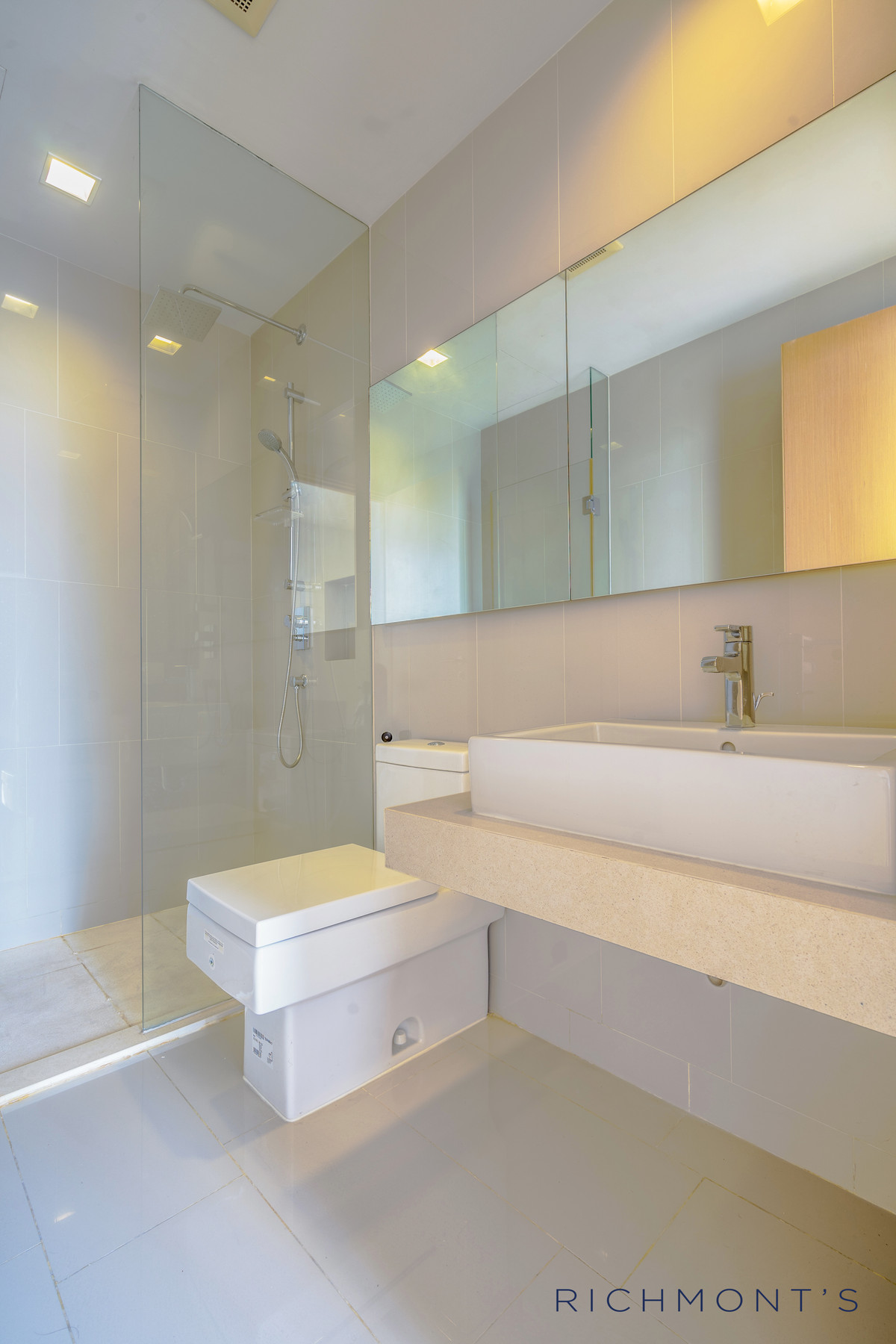 ให้เช่าคอนโดนานา : 3 ห้องนอน 3 ห้องน้ำ ที่ Hyde Sukhumvit 13, Contact 062-496-6454