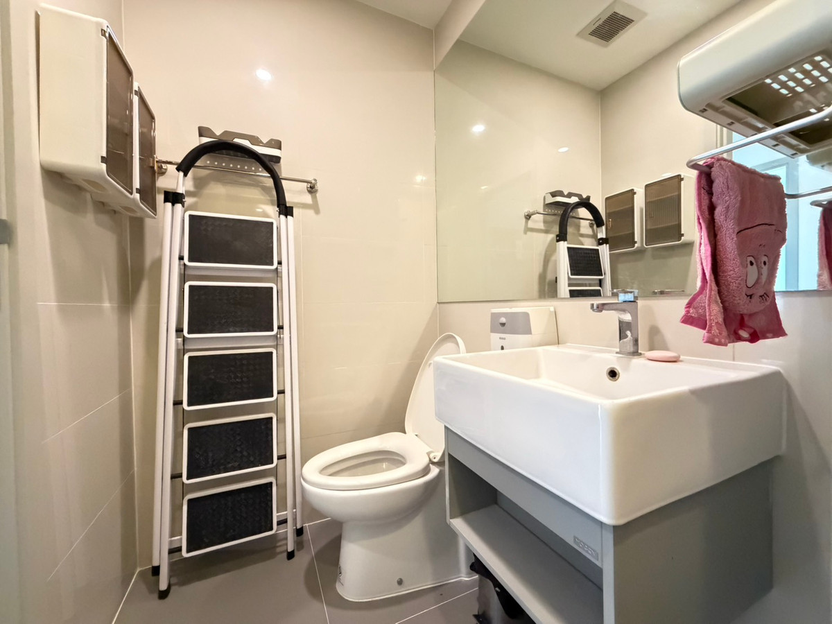 For SaleCondoSathorn, Narathiwat : ✨ Good price unit for sale, fully furnished, ready to move in 🏡🛏 Type: 1 bedroom, 1 bathroom 📏 Size: 31 sq m. 💰 Price: 5,490,000 baht 📍 Location: city center, convenient travel🏷️ For Sale