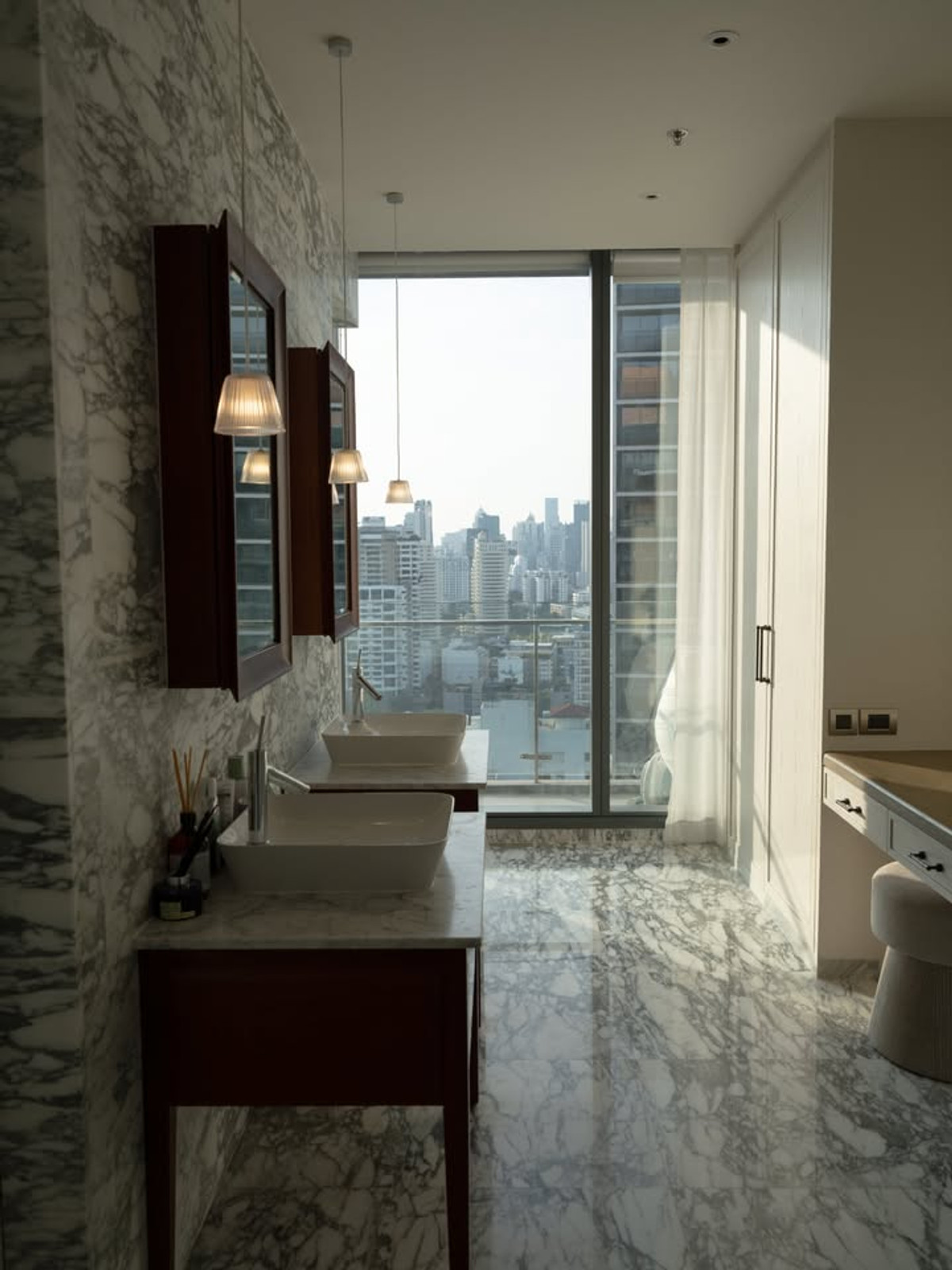 ให้เช่าคอนโดสุขุมวิท อโศก ทองหล่อ : 3 ห้องนอน 3 ห้องน้ำ ที่ Khun by Yoo