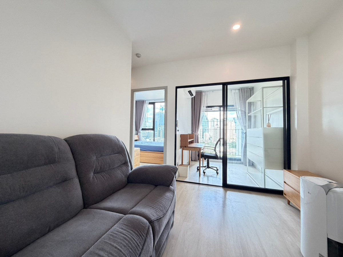 ขายคอนโดสาทร นราธิวาส : ✨ Good price unit for sale, fully furnished, ready to move in 🏡🛏 ประเภท: 1 ห้องนอน 1 ห้องน้ำ 📏 ขนาด: 31 ตร.ม. 💰 ราคา: 5,490,000 บ. 📍 ทำเล: ใจกลางเมือง เดินทางสะดวก🏷️ For Sale