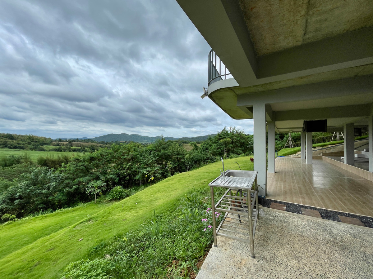 ขายบ้านปากช่อง เขาใหญ่ : ขายบ้านตากอากาศเขาใหญ่ บนเนินเขาสไตล์โมเดิร์น 4 ห้องนอน 5 ห้องน้ำ