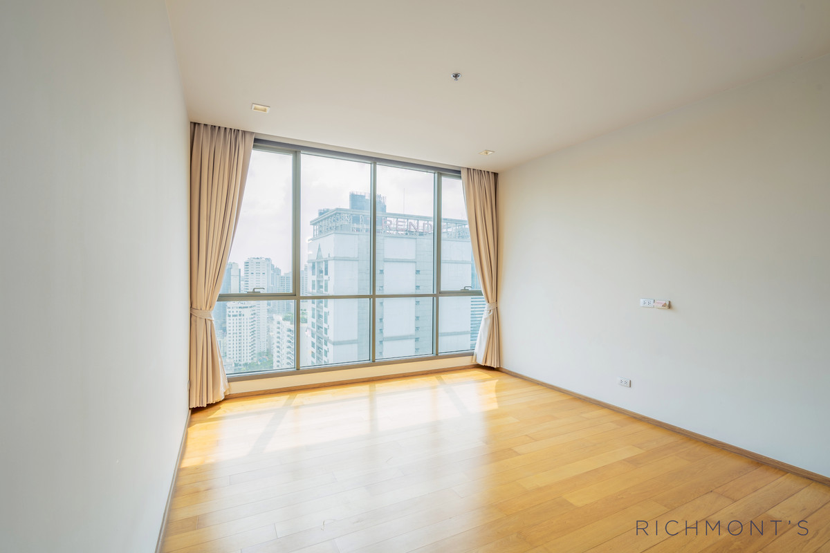 ให้เช่าคอนโดนานา : 3 ห้องนอน 3 ห้องน้ำ ที่ Hyde Sukhumvit 13, Contact 062-496-6454