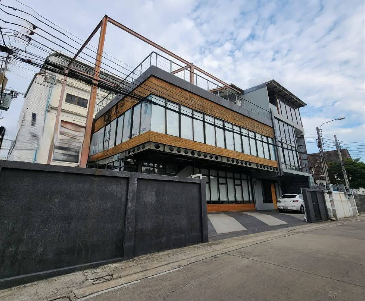 For RentOfficeNonthaburi, Bang Yai, Bangbuathong : [Office Stand Alone] For Rent Corner building at Tiwanon Road, Good location - Only 40 m. from the main road📍Near The Mall Ngamwongwan