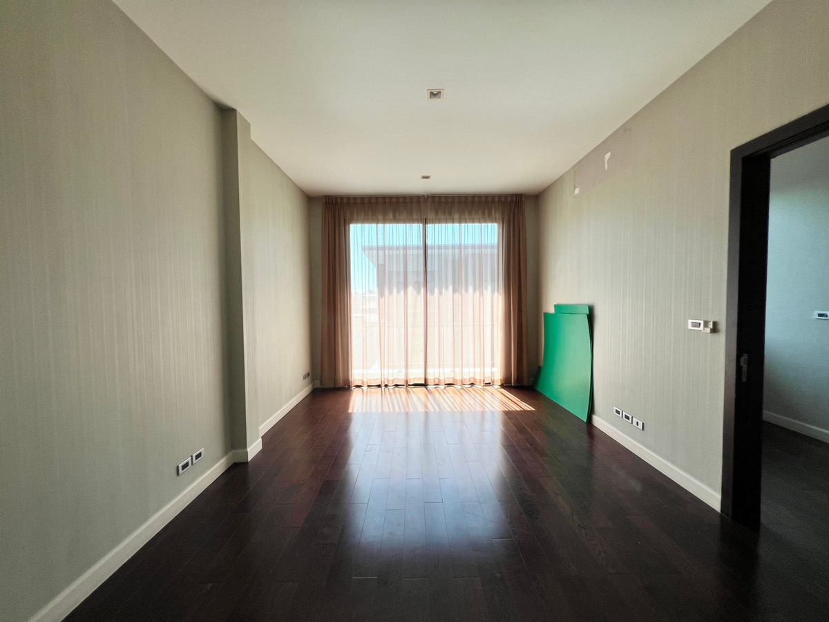 ให้เช่าบ้านรามคำแหง หัวหมาก : For Rent Soul Ekkamai-Ladprao บ้าน 3 ชั้น 3-4 ห้องนอน แปลงริม ใกล้ SISB school Pet Friendly