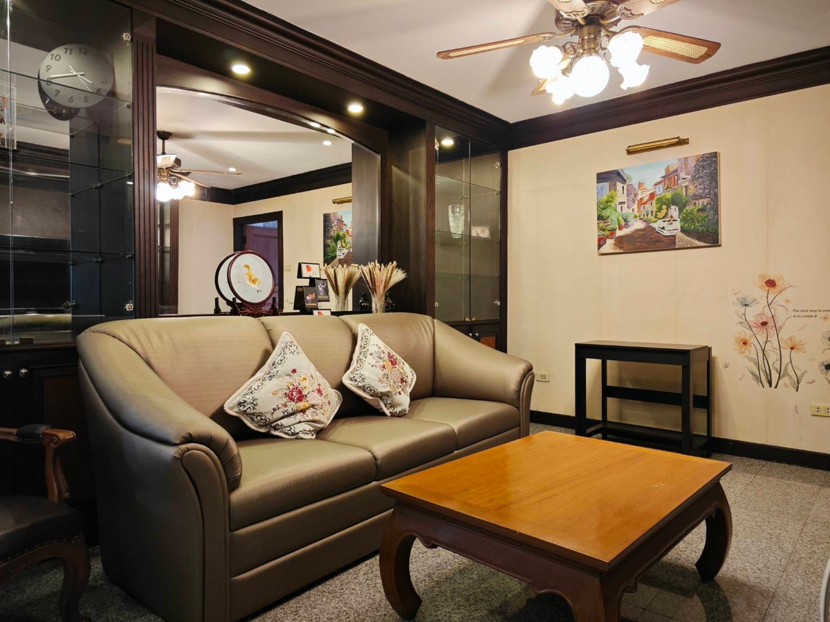 ขายคอนโดราชเทวี พญาไท : ขายด่วน! เจ้าของอยากขาย หายากมาก ใจกลางอารีย์ เดินไป BTS ได้เลยค่ะ  2 นอนไซต์ 120 กว่าตรม ต้องห้ามพลาดแล้ว! สนใจติดต่อ 0876358339 K.นา ง 