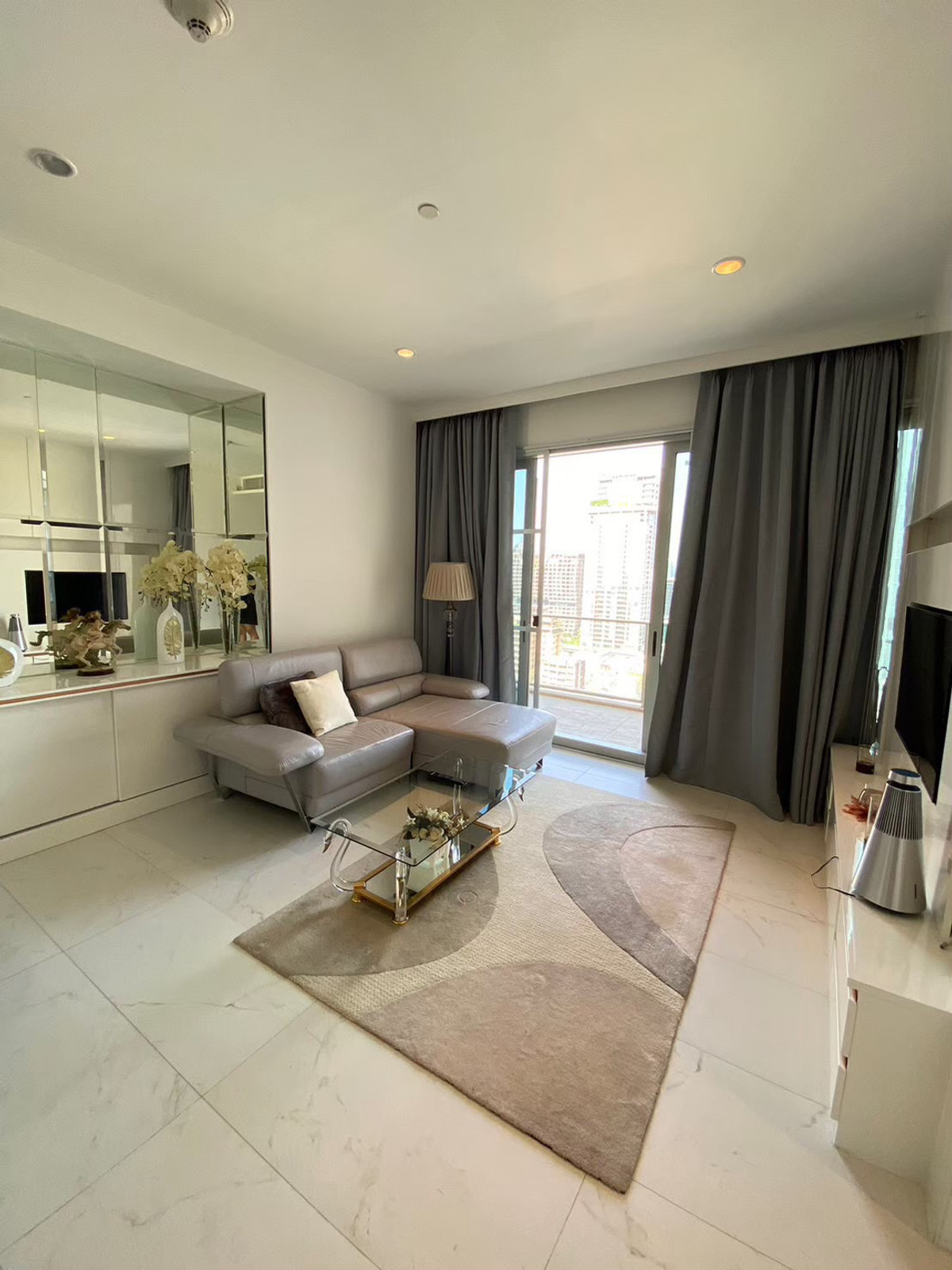 CondoWitthayu, Chidlom, Langsuan, Ploenchit : 🌟 For rent/sale 185 Rajadamri (185 Rajadamri), spacious, airy room, beautiful city view, elegantly decorated, 5 star hotel style.