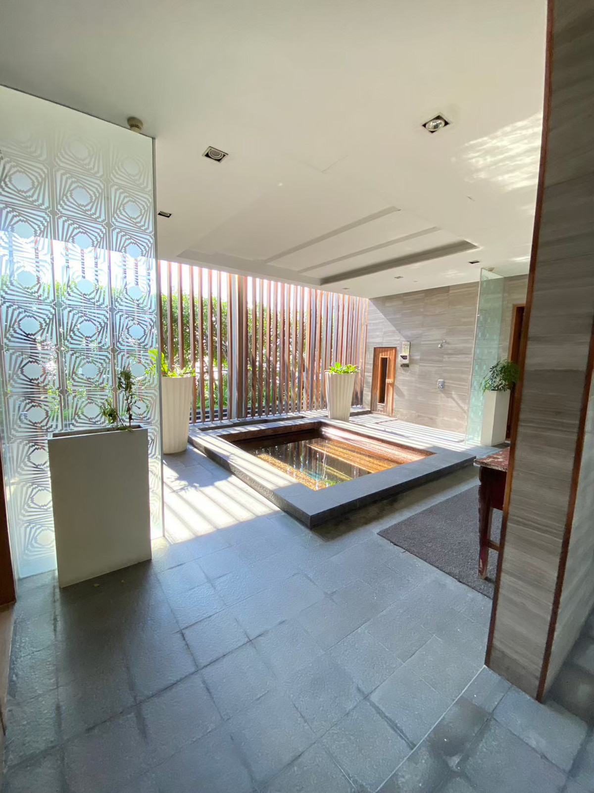 CondoWitthayu, Chidlom, Langsuan, Ploenchit : 🌟 For rent/sale 185 Rajadamri (185 Rajadamri), spacious, airy room, beautiful city view, elegantly decorated, 5 star hotel style.