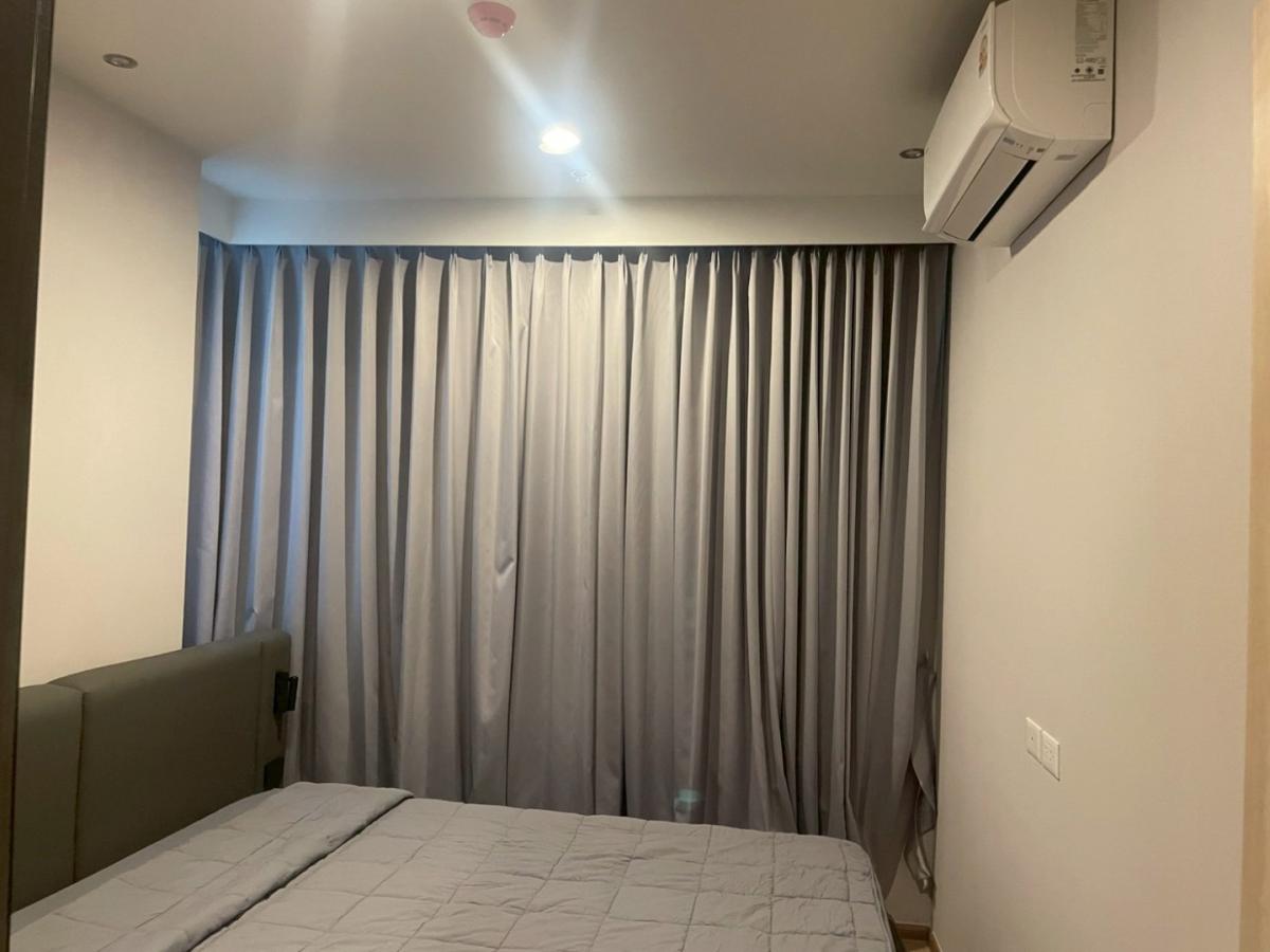For RentCondoRama9, Petchburi, RCA : 🔥For Rent Now🔥 Noble New District R9, near MRT Rama 9 and Central Rama 9, only 180 meters away. Brand new room, fully furnished, ready to move in. (Available for long-term and short-term rentals)
