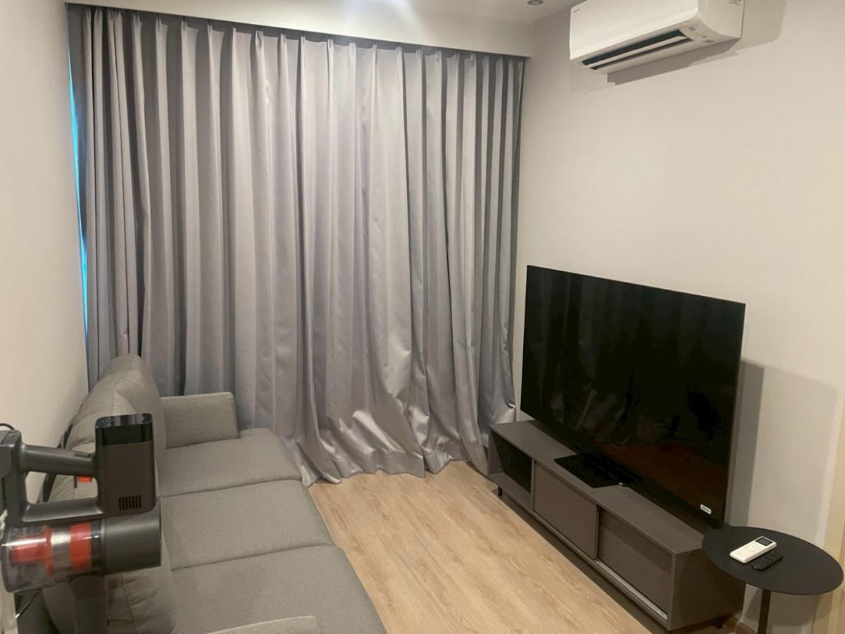 For RentCondoRama9, Petchburi, RCA : 🔥For Rent Now🔥 Noble New District R9, near MRT Rama 9 and Central Rama 9, only 180 meters away. Brand new room, fully furnished, ready to move in. (Available for long-term and short-term rentals)