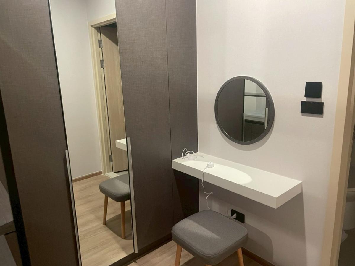 For RentCondoRama9, Petchburi, RCA : 🔥For Rent Now🔥 Noble New District R9, near MRT Rama 9 and Central Rama 9, only 180 meters away. Brand new room, fully furnished, ready to move in. (Available for long-term and short-term rentals)