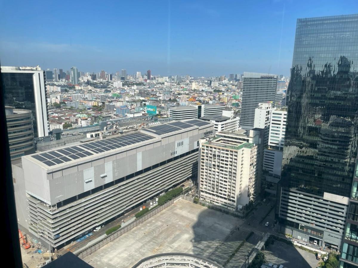 For RentCondoRama9, Petchburi, RCA : 🔥For Rent Now🔥 Noble New District R9, near MRT Rama 9 and Central Rama 9, only 180 meters away. Brand new room, fully furnished, ready to move in. (Available for long-term and short-term rentals)