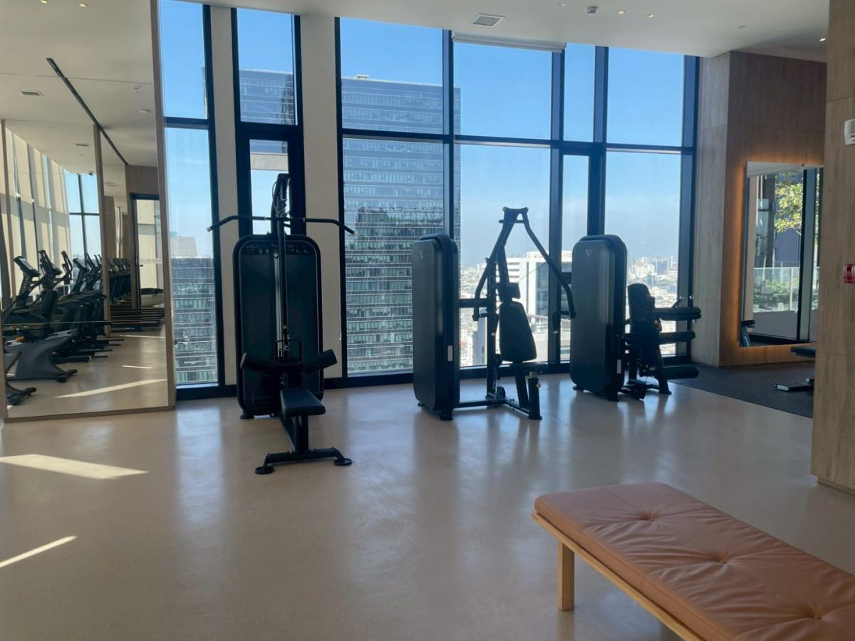 For RentCondoRama9, Petchburi, RCA : 🔥For Rent Now🔥 Noble New District R9, near MRT Rama 9 and Central Rama 9, only 180 meters away. Brand new room, fully furnished, ready to move in. (Available for long-term and short-term rentals)