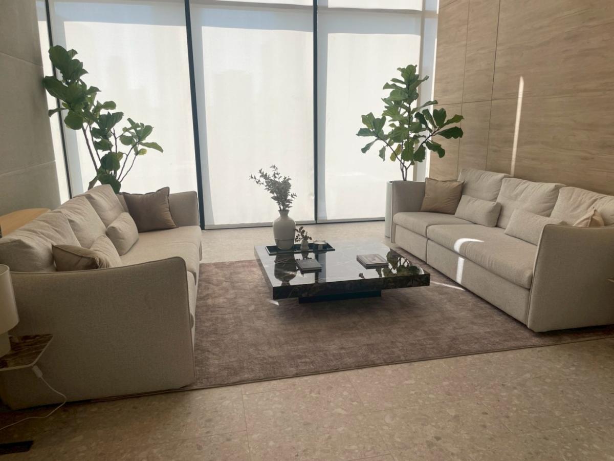 For RentCondoRama9, Petchburi, RCA : 🔥For Rent Now🔥 Noble New District R9, near MRT Rama 9 and Central Rama 9, only 180 meters away. Brand new room, fully furnished, ready to move in. (Available for long-term and short-term rentals)