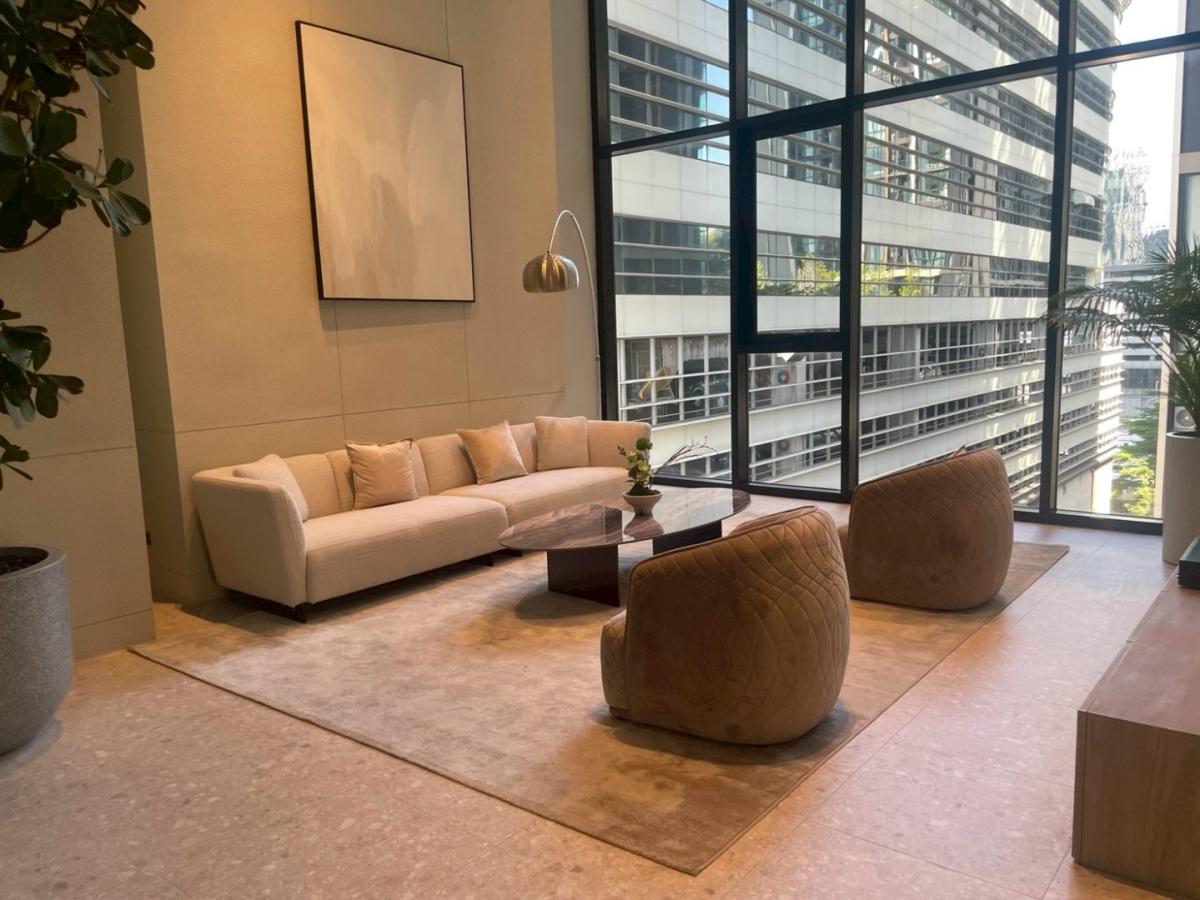 For RentCondoRama9, Petchburi, RCA : 🔥For Rent Now🔥 Noble New District R9, near MRT Rama 9 and Central Rama 9, only 180 meters away. Brand new room, fully furnished, ready to move in. (Available for long-term and short-term rentals)