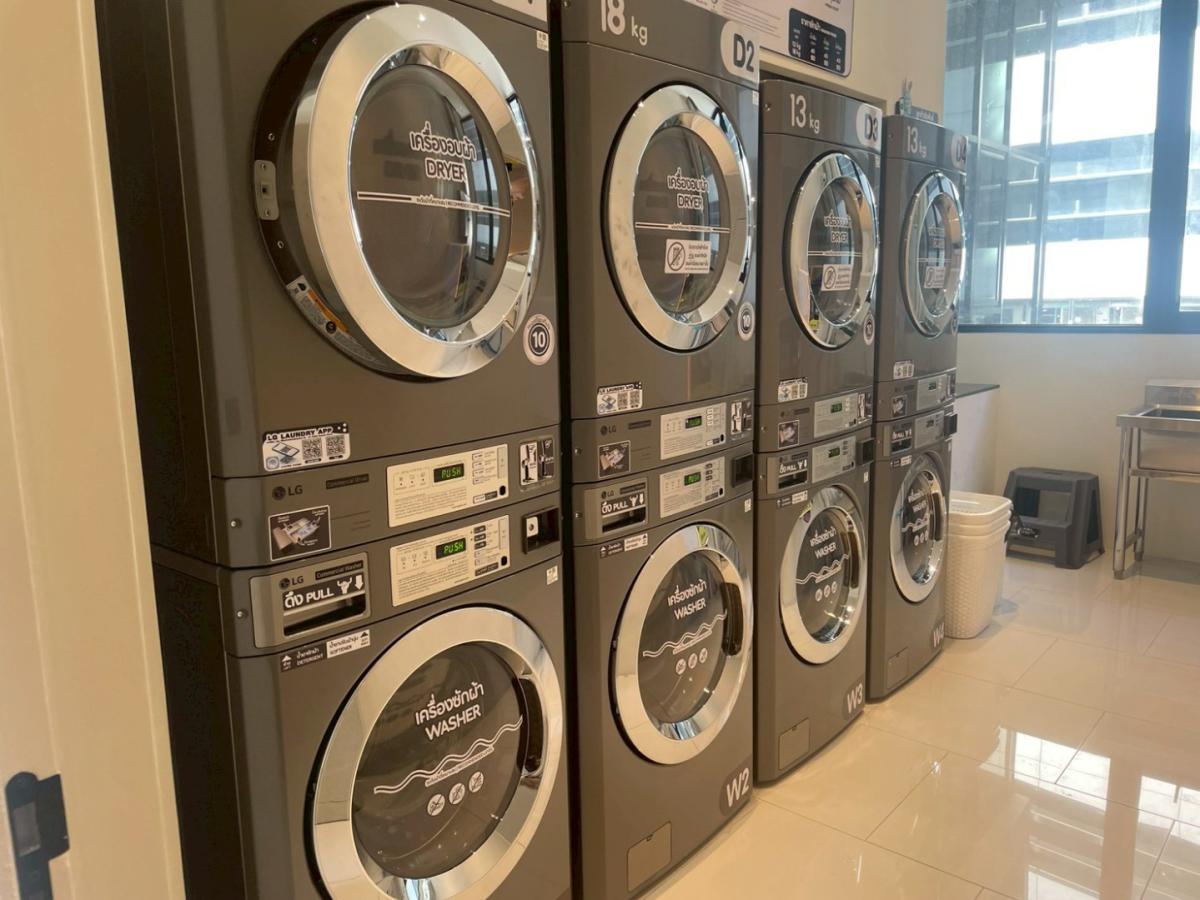 For RentCondoRama9, Petchburi, RCA : 🔥For Rent Now🔥 Noble New District R9, near MRT Rama 9 and Central Rama 9, only 180 meters away. Brand new room, fully furnished, ready to move in. (Available for long-term and short-term rentals)