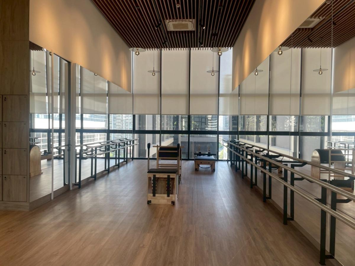 For RentCondoRama9, Petchburi, RCA : 🔥For Rent Now🔥 Noble New District R9, near MRT Rama 9 and Central Rama 9, only 180 meters away. Brand new room, fully furnished, ready to move in. (Available for long-term and short-term rentals)