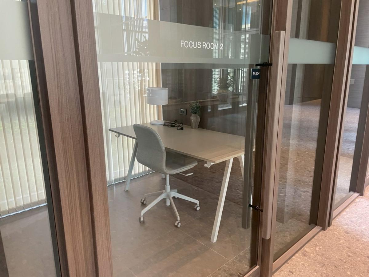 For RentCondoRama9, Petchburi, RCA : 🔥For Rent Now🔥 Noble New District R9, near MRT Rama 9 and Central Rama 9, only 180 meters away. Brand new room, fully furnished, ready to move in. (Available for long-term and short-term rentals)