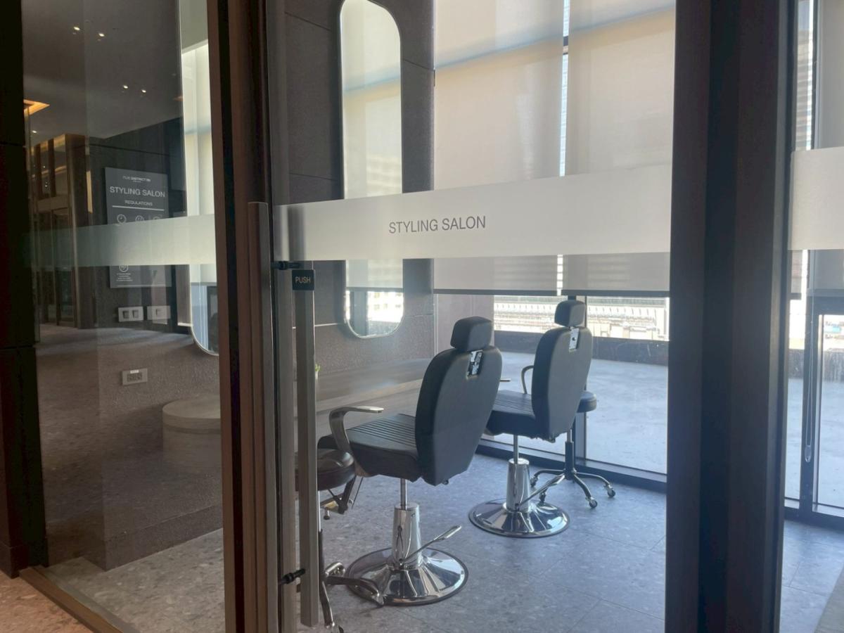 For RentCondoRama9, Petchburi, RCA : 🔥For Rent Now🔥 Noble New District R9, near MRT Rama 9 and Central Rama 9, only 180 meters away. Brand new room, fully furnished, ready to move in. (Available for long-term and short-term rentals)