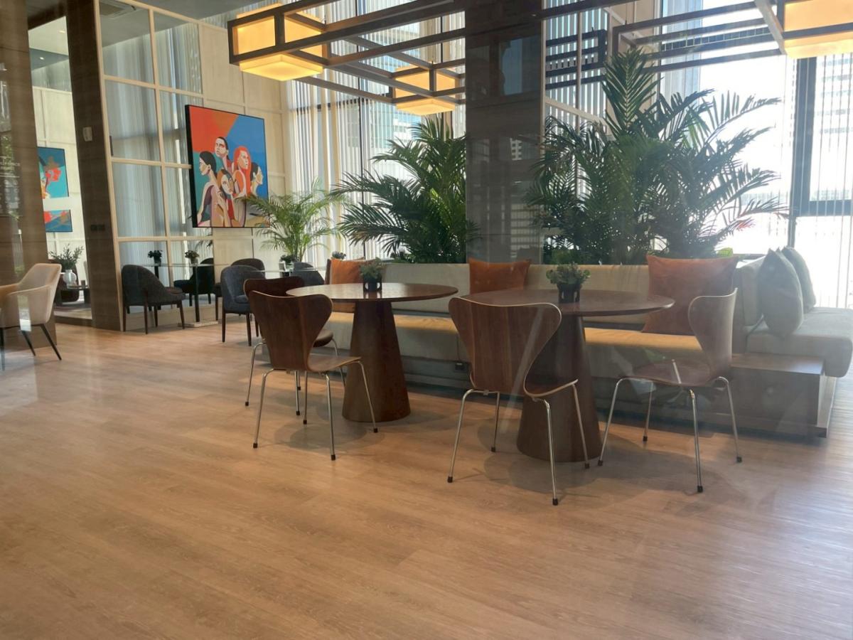 For RentCondoRama9, Petchburi, RCA : 🔥For Rent Now🔥 Noble New District R9, near MRT Rama 9 and Central Rama 9, only 180 meters away. Brand new room, fully furnished, ready to move in. (Available for long-term and short-term rentals)