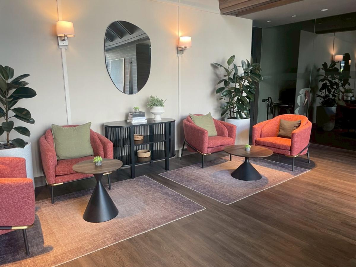 For RentCondoRama9, Petchburi, RCA : 🔥For Rent Now🔥 Noble New District R9, near MRT Rama 9 and Central Rama 9, only 180 meters away. Brand new room, fully furnished, ready to move in. (Available for long-term and short-term rentals)