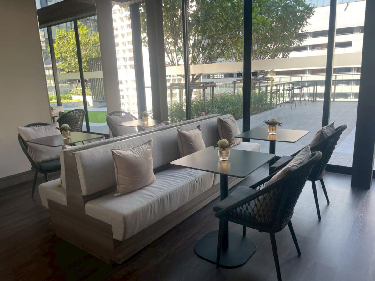 For RentCondoRama9, Petchburi, RCA : 🔥For Rent Now🔥 Noble New District R9, near MRT Rama 9 and Central Rama 9, only 180 meters away. Brand new room, fully furnished, ready to move in. (Available for long-term and short-term rentals)